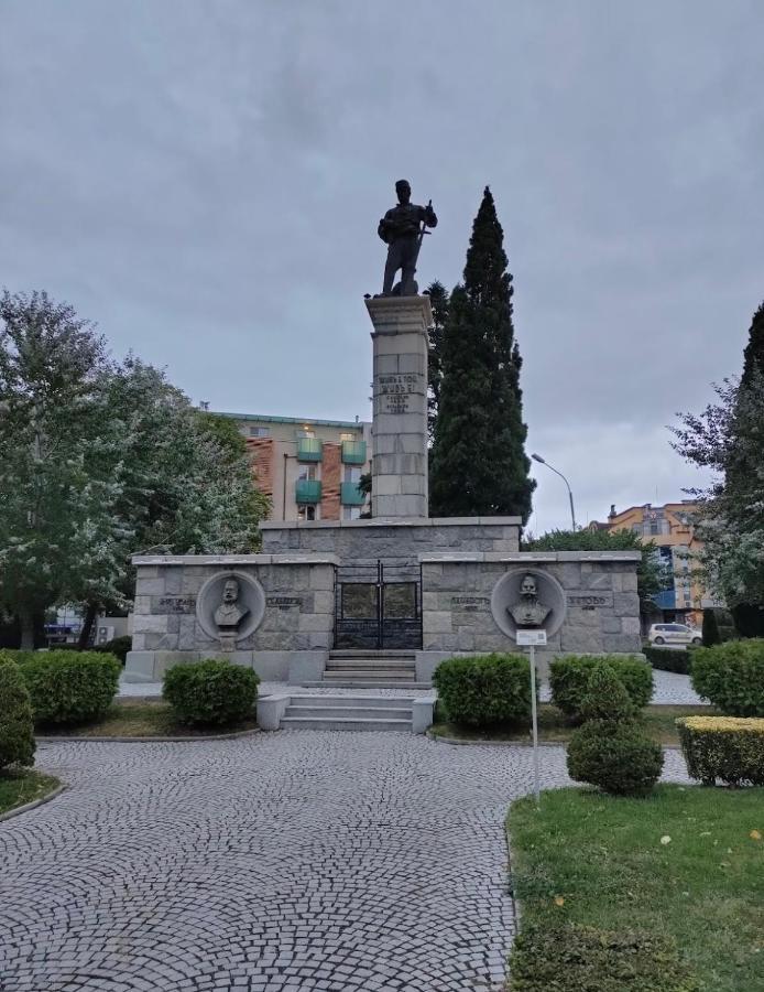 Hotel Kredo Sliven Bagian luar foto