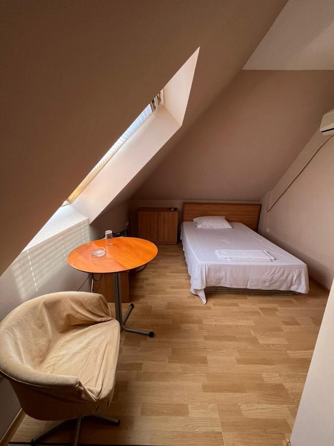 Hotel Kredo Sliven Bagian luar foto
